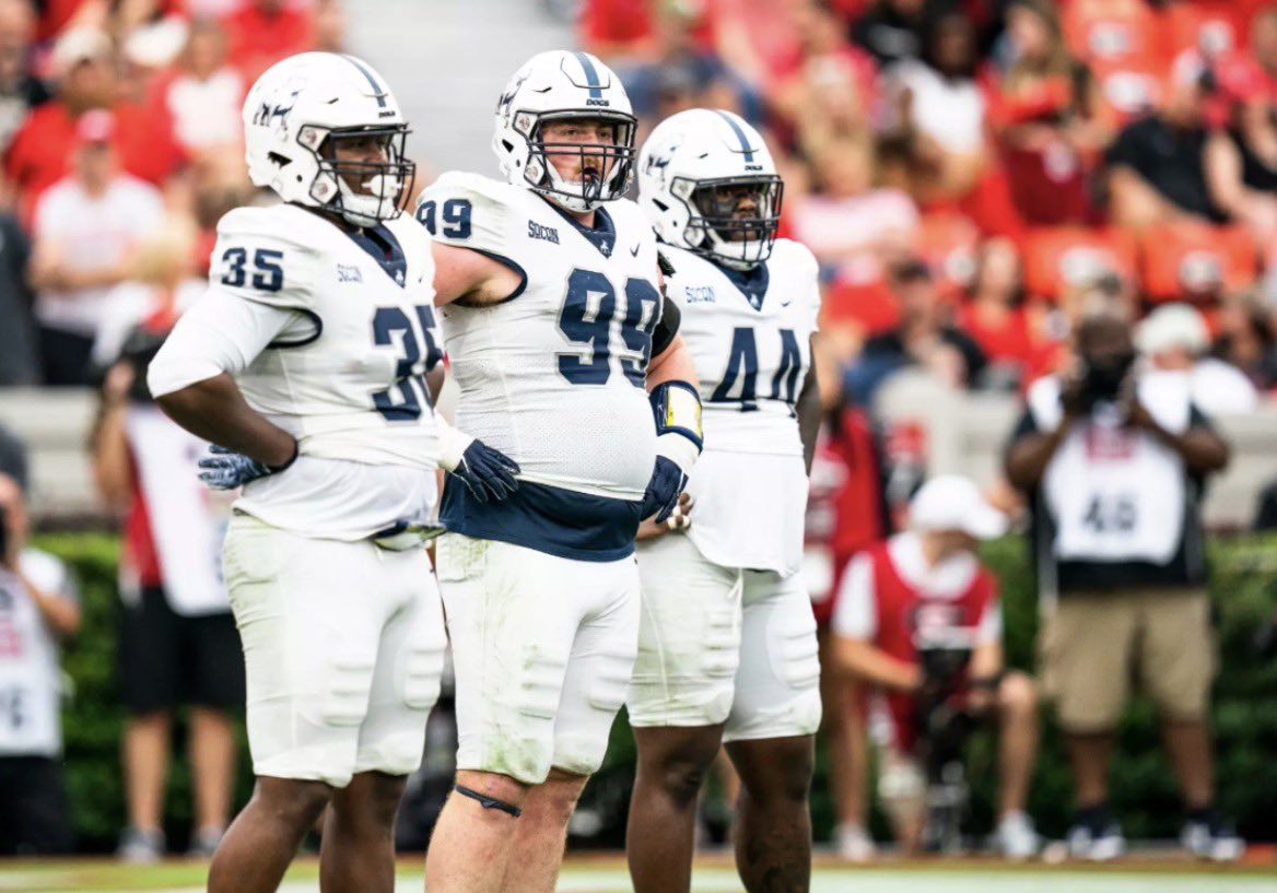 WEAPONX15k's tweet photo. Blessed to receive my first D1 offer from university of Samford #agtg🙏#working #3starlinebacker https://t.co/qFbKK9rE5k