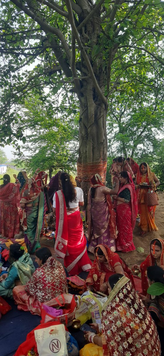 JsrGc's tweet photo. ग्रुप केन्द्र जमशेदपुर के मन्दिर प्रांगण में आज वट सावित्री पूजा एवं कथा का आयोजन किया गया जिसमें कैम्प परिसर के सभी महिलाओं ने पूजा अर्चना किया l यह व्रत भारतीय संस्कृति में पति-पत्नी के अटूट प्रेम, त्याग और समर्पण का प्रतीक माना जाता है l https://t.co/1ZBPLCMdEj
