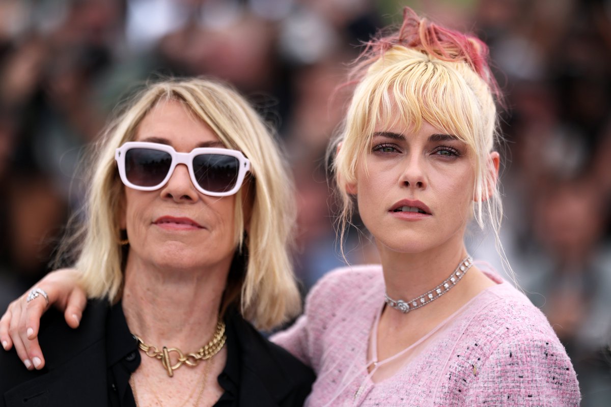 Variety's tweet photo. Kristen Stewart reveals she and Kim Gordon were once working on a project based on the Sonic Youth co-founder's memoir "Girl in a Band":

"They were talking to me about it for a second, and I think that’s actually how I met Kim a few years ago. She came up to me at a Chanel afterparty thing once. She kind of floated over like the punk rock Joan Didion and said, “Hey, sorry I can’t really hear in here, but it’s really nice to see you.” Just like the warmest, coolest — she really feels like energetically godmom stuff. I mean, I would love to be a part of that project, but I’m not sure actually what they are doing with it. I do know someone’s taking care of it though, which I’m really looking forward to." https://t.co/WHK5J1keLd