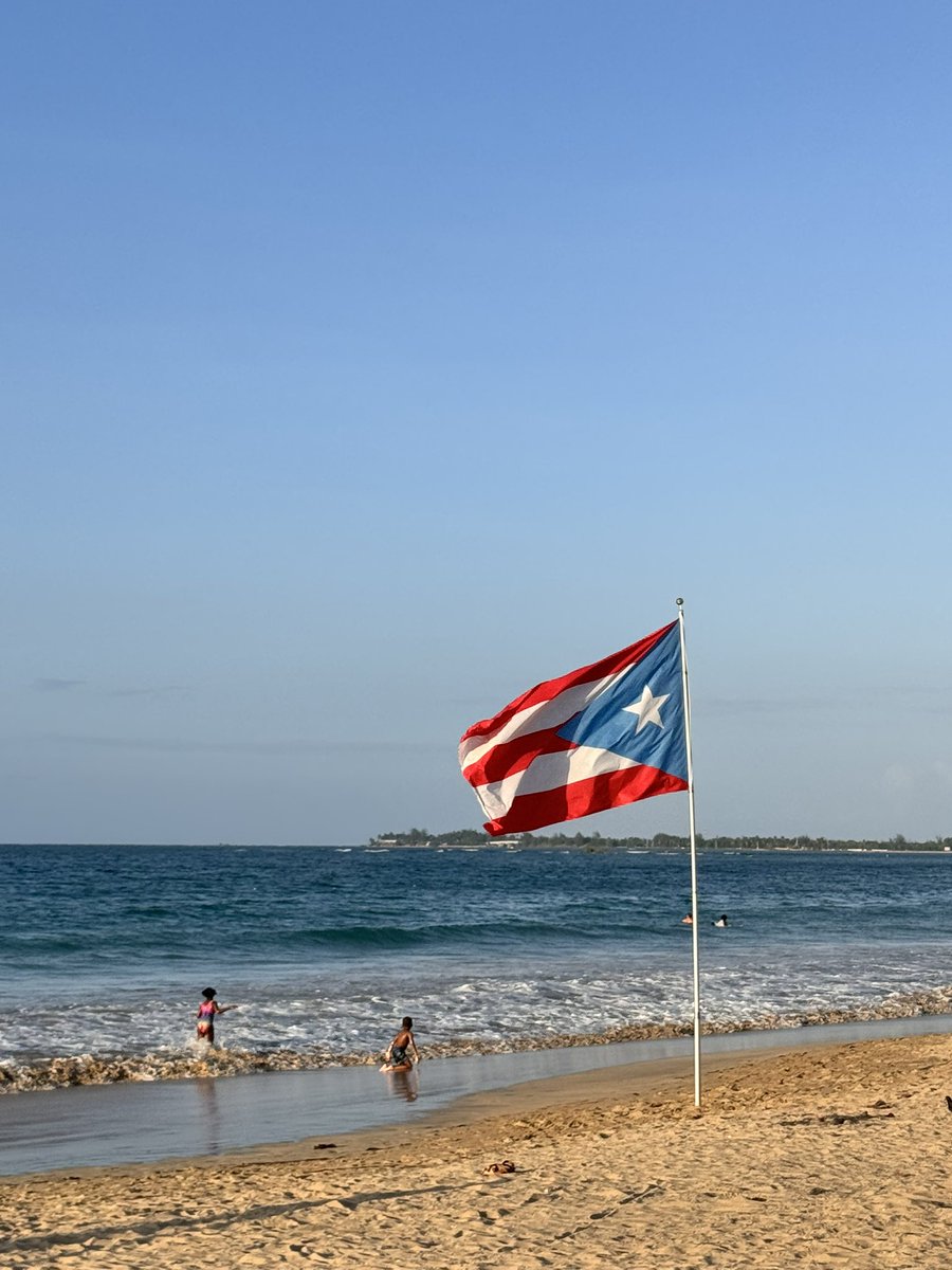 ianvhee's tweet photo. puerto rico https://t.co/cNWQEuCqDL