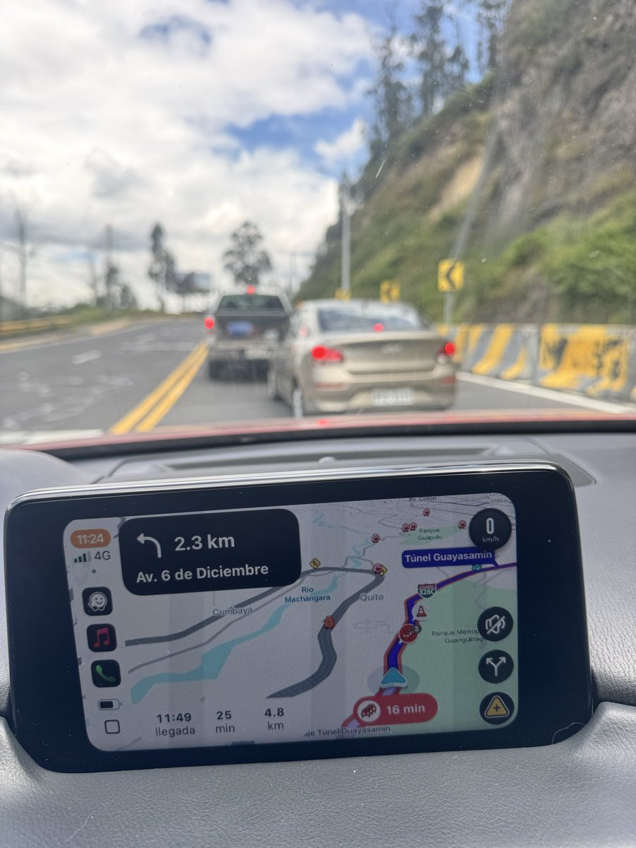 romel2k81's tweet photo. Más de media hora en sábado para entrar a Quito por el túnel Guayasamín. Que propone el @MuniciQuito para mejorar esto? Que hizo @pabelml en todo este tiempo? https://t.co/XP80ionkVs