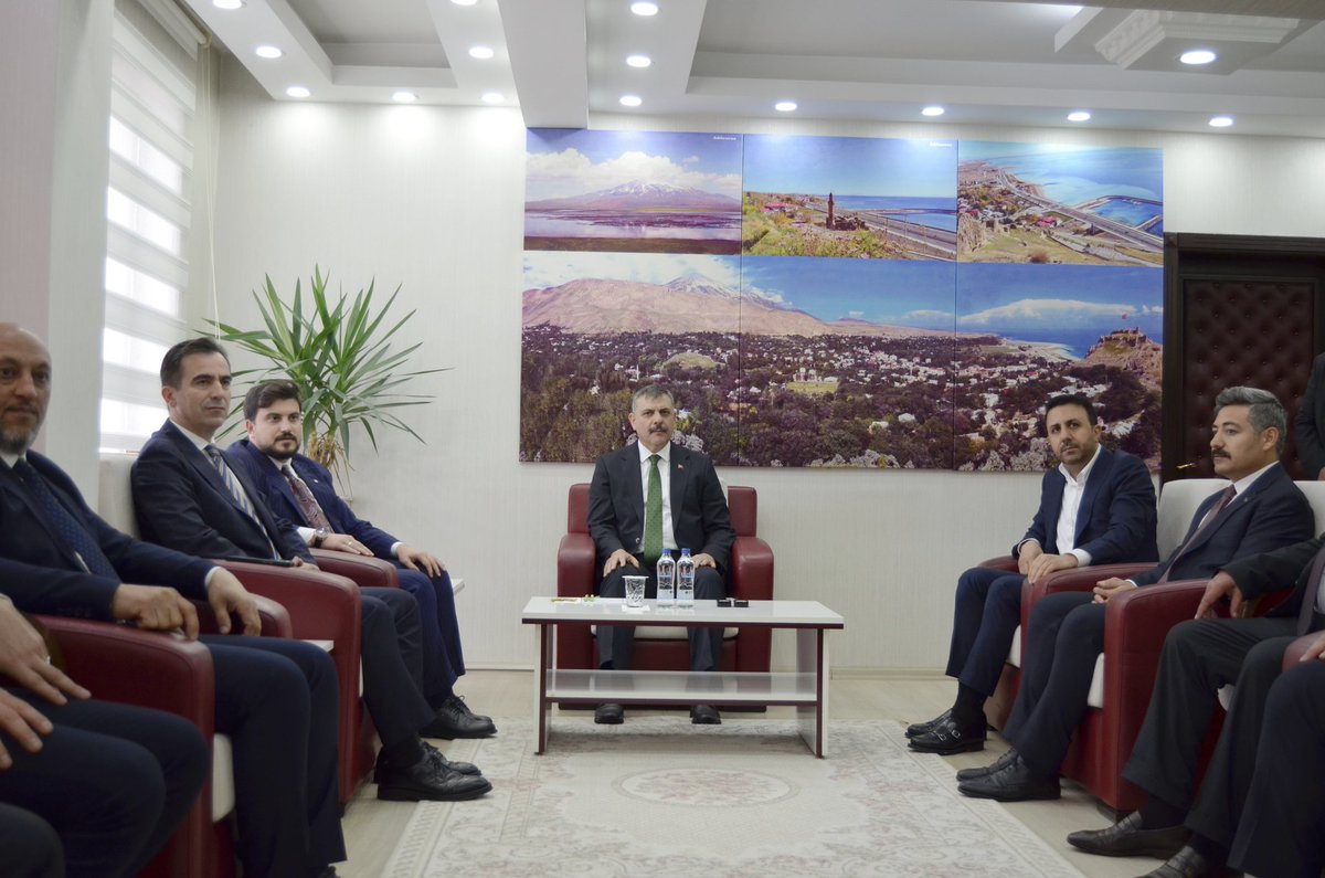 AdilcevazBld's tweet photo. Belediye Başkanımız Sayın Av. Abdullah AKBABA, şehrimize teşrif eden İçişleri Bakanımız Sayın Mustafa ÇİFTÇİ ve beraberindeki heyeti belediyemizde ağırladı.

Şehrimizi onurlandıran İçişleri Bakanımıza ilçemize gösterdikleri ilgi ve desteklerinden dolayı şükranlarımızı sunuyoruz. https://t.co/RTcICP1Xlv