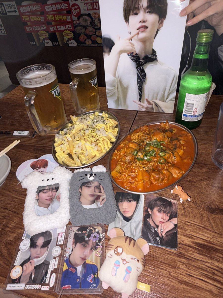 Ggyeckkk's tweet photo. 영화관 뒤풀이💛🧡💚 https://t.co/89ACboj53D