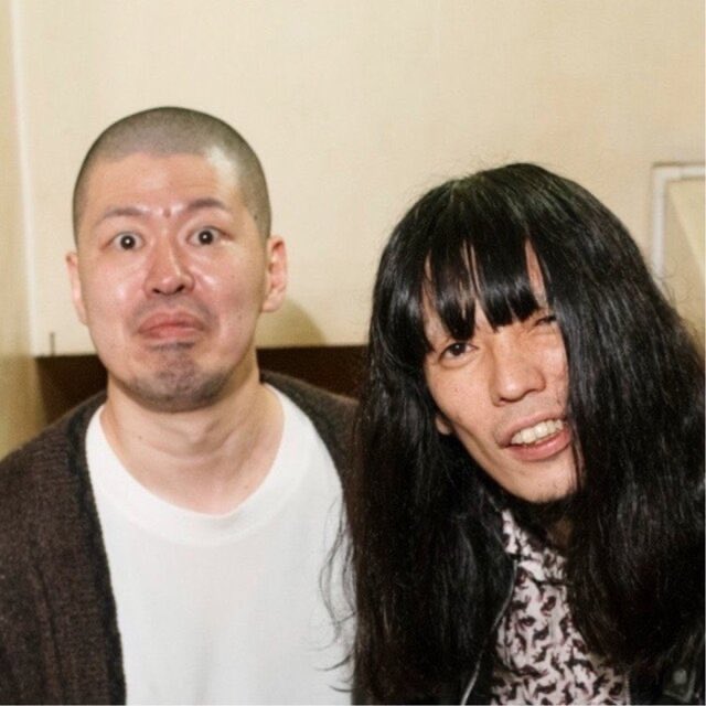 sato_zatsugaku's tweet photo. 「テレビ向きじゃない」
「万人受けしない」
「でも劇場では最強」

そんな異端扱いを、
ずっと受け続けてきた
金属バット。

大阪の劇場では、
昔から“芸人が袖で見たがる芸人”だった。

芸人たちは口を揃えて言う。

「金属バットが一番おもろい」

でも、
賞レースは甘くなかった。

M-1では何度も期待されたが
それでも、
優勝には届かない。

周りがどんどん売れていく中でも、
金属バットだけは、
地下ライブの匂いを残したまま、
劇場に立ち続けた。

けれど本人たちは、
どこか達観していた。

「別に売れんでもええ」
「好きな漫才できたらええ」

そう笑いながらも、
本当は誰より賞レースに懸けていた。

それでも、
芸人たちは知っていた。

“この二人は本物だ”と。

そして2026年、
THE SECOND。

金属バットは、
またしても異様だった。

「祝日」
「鶏の部位」

普通なら漫才のテーマに
ならないような題材で、
会場を爆笑させた。  

しかも準決勝では、
史上最高得点の296点。  

会場の空気は、
完全に“金属バット優勝”へ傾いていた。

そして迎えた3本目。

SNSでは、

「3本目が一番ヤバかった」
「完全に金属バットの世界だった」
「金属バットかっこいい」

という声が溢れた。

優勝したのは
トット。

遠回りしても、
テレビに媚びなくても、
劇場で笑わせ続けた人間は強い。

金属バットがずっと証明してきたのは、
“売れ方”より
“生き様”だった。

【来年は囲碁将棋さんと
THE SECOND盛り上げてください🔥】