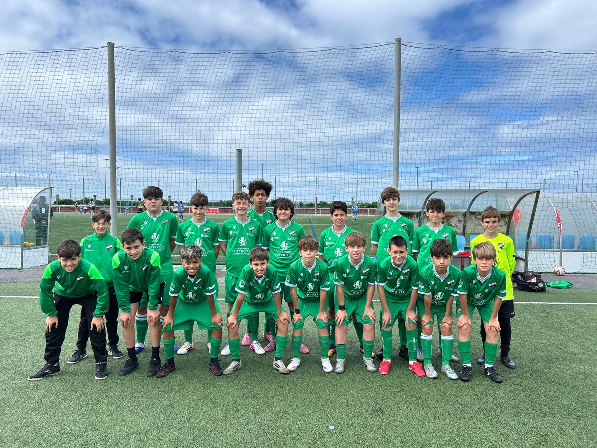 UralEspanol's tweet photo. #InfantilTerceraFutgal 5
@DeportivoCiudad 1
Xaquin ⚽
Gabriel ⚽
Germán ⚽⚽⚽
#somosverdes💚 #greenmonster #futbolinfantil https://t.co/RvDXHLIHNQ