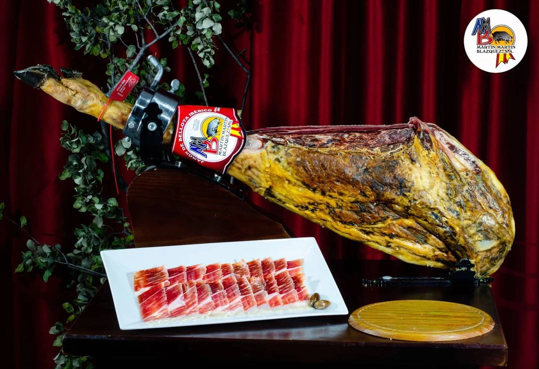 Avilaautentica1's tweet photo. 🥩 Tradición, tiempo y excelencia.
Jamón ibérico que habla por sí solo en cada corte.

#ÁvilaAuténtica https://t.co/UPgQnPEhPG