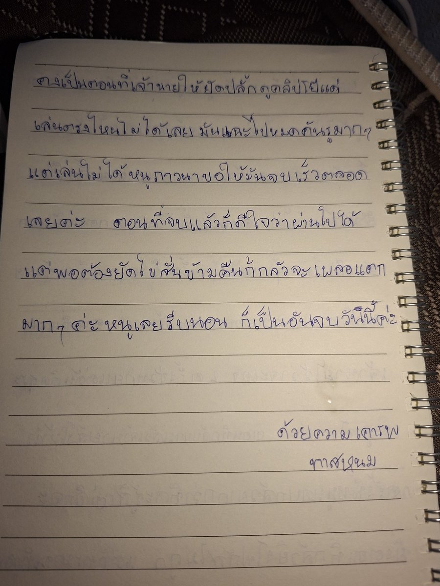 kanompungping63's tweet photo. ตอนนั้นเจ็บเสียวไปหมด พอเสร็จก็ถึงเวลาดูคลิปโป๊ให้ครบเวลาค่ะ แต่ต้องยัดหางแมวระหว่างดูไว้ด้วย การที่ต้องดูคลิปโป๊โดนที่แตะตัวเองไม่ได้มันทรมานที่สุดเลยค่ะ ระหว่างดูคลิปเจ้านายก็คอยดูทาสไปด้วยแล้วดุทาสทุกครั้งที่ทาสเผลอเอื้อมมือไปโดนหว่างขา กว่าจะดูจบก็แฉะไปพอตัวเลย https://t.co/f0UlbQMe1q