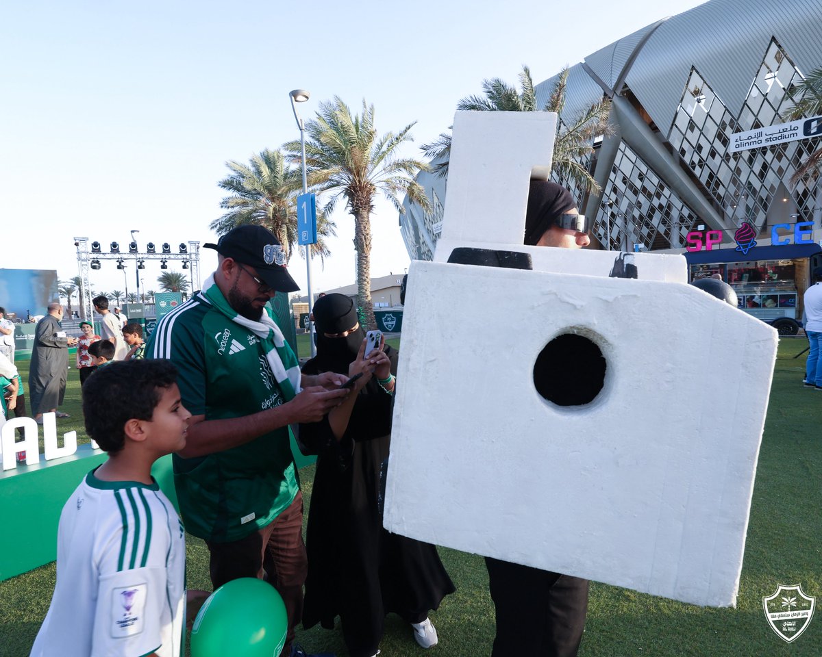 ALAHLI_FC's tweet photo. أجواء مميزة في منطقة المشجعين قبل انطلاق المباراة ✨

#الأهلي_الخلود | #دوري_روشن_السعودي https://t.co/TMpWdBqYMU