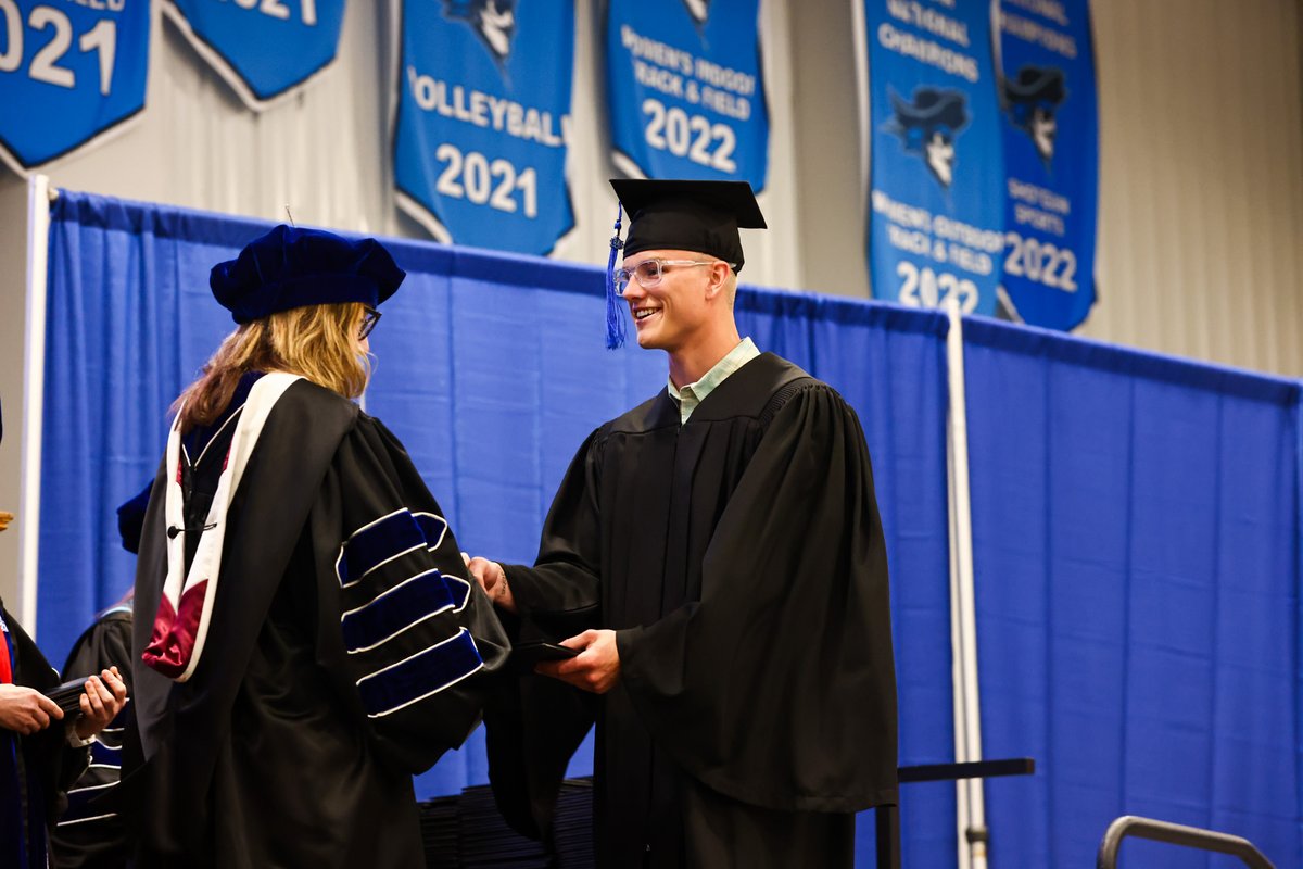 IowaWesternCC's tweet photo. A Reiver for life 🎓 https://t.co/QtafSKn9aD