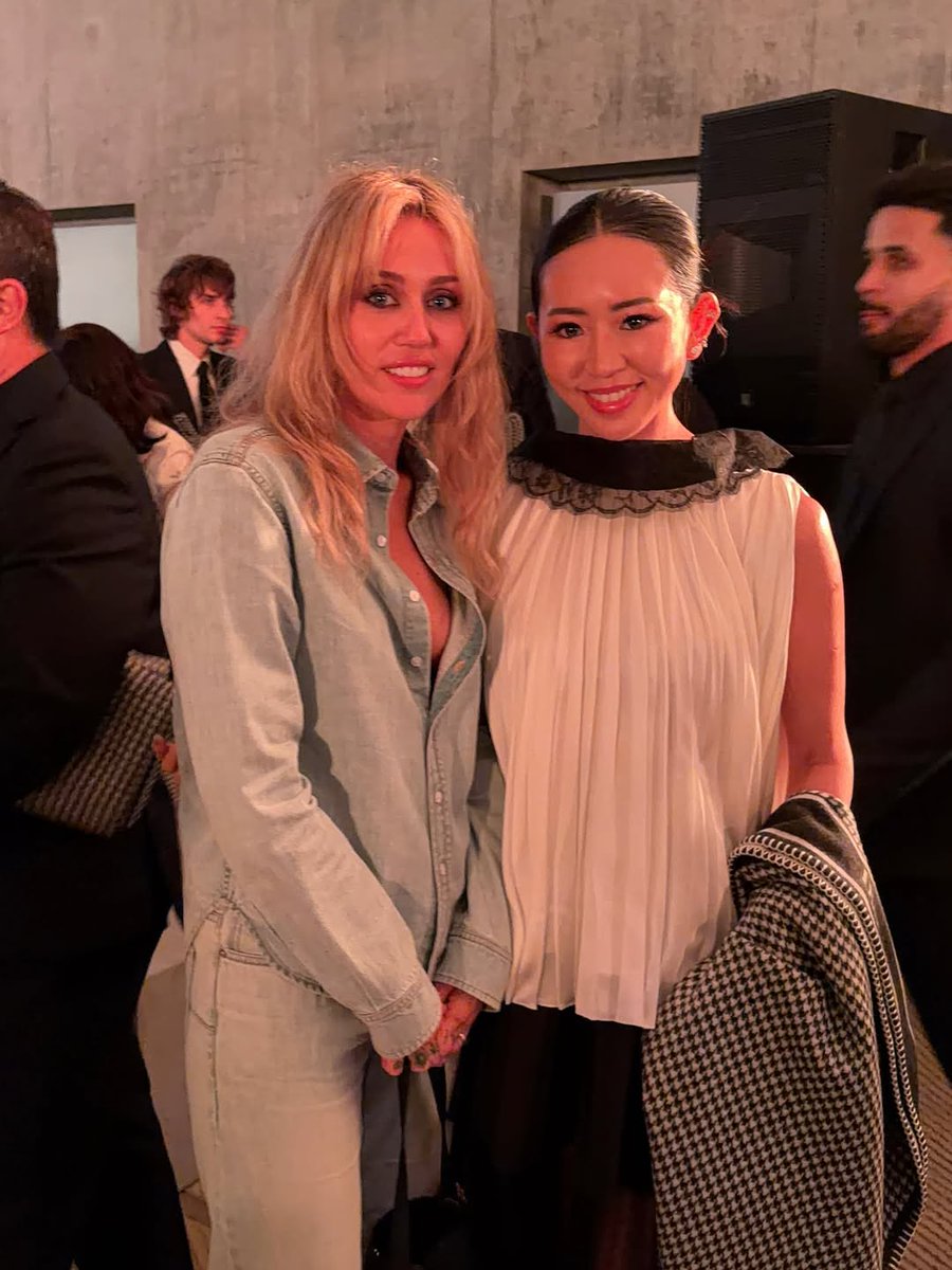 Miley Cyrus Slovakia 🇸🇰 Fan Account tweet media