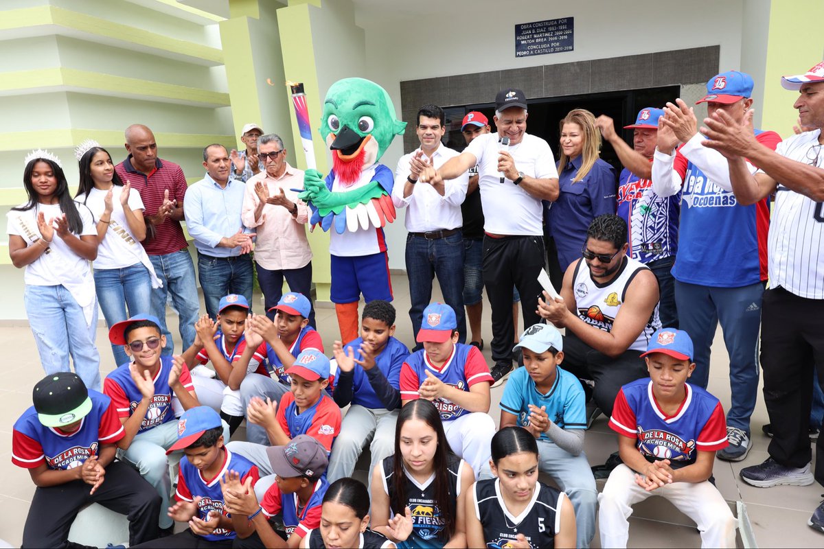 INAPA_RDGOB's tweet photo. Durante su visita a la provincia San José de Ocoa, nuestro director ejecutivo, @warnaudbisono, recibió la antorcha de los XXV Juegos Centroamericanos y del Caribe Santo Domingo 2026. 

#SomosINAPA https://t.co/y4Yn1t8D4b