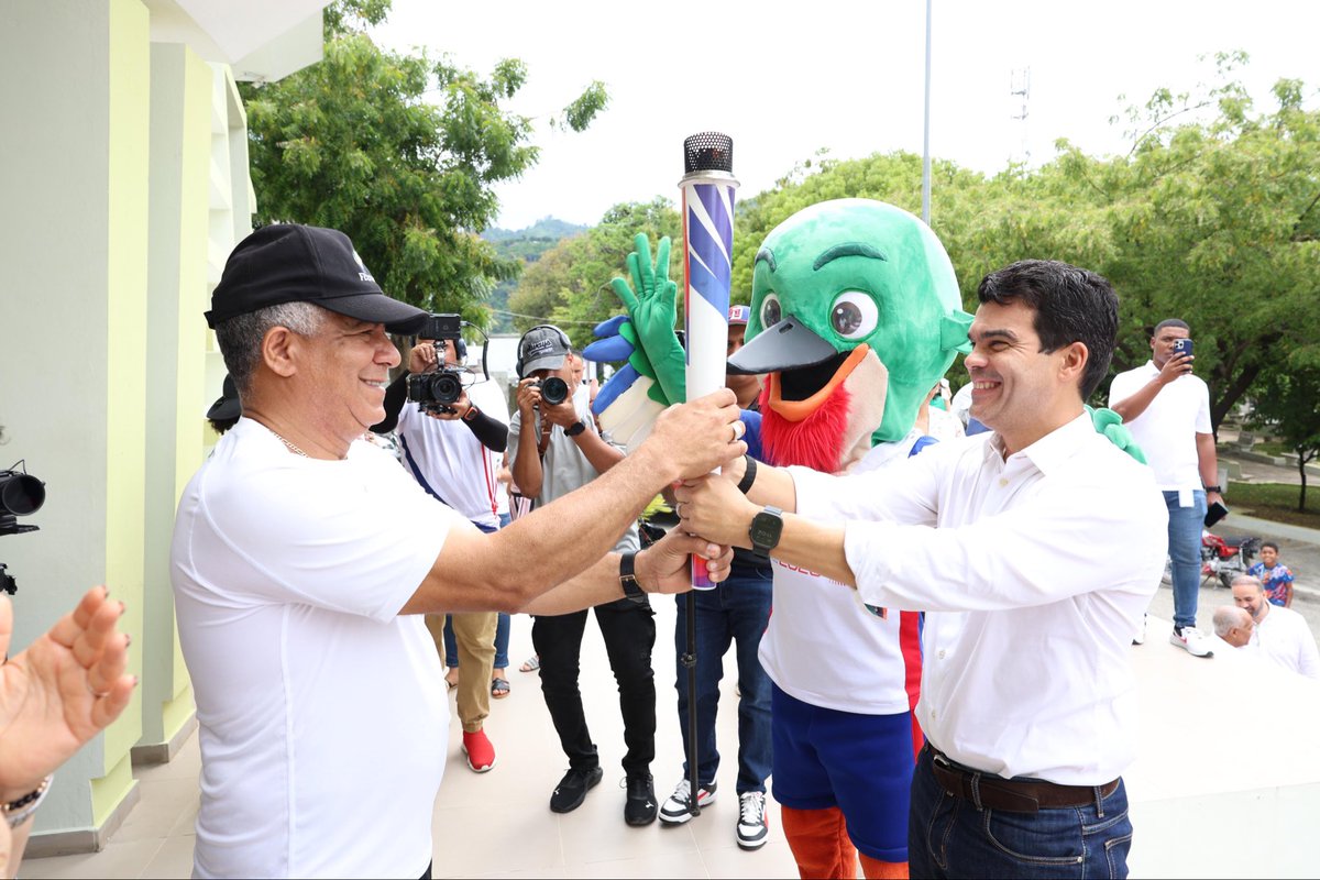 INAPA_RDGOB's tweet photo. Durante su visita a la provincia San José de Ocoa, nuestro director ejecutivo, @warnaudbisono, recibió la antorcha de los XXV Juegos Centroamericanos y del Caribe Santo Domingo 2026. 

#SomosINAPA https://t.co/y4Yn1t8D4b