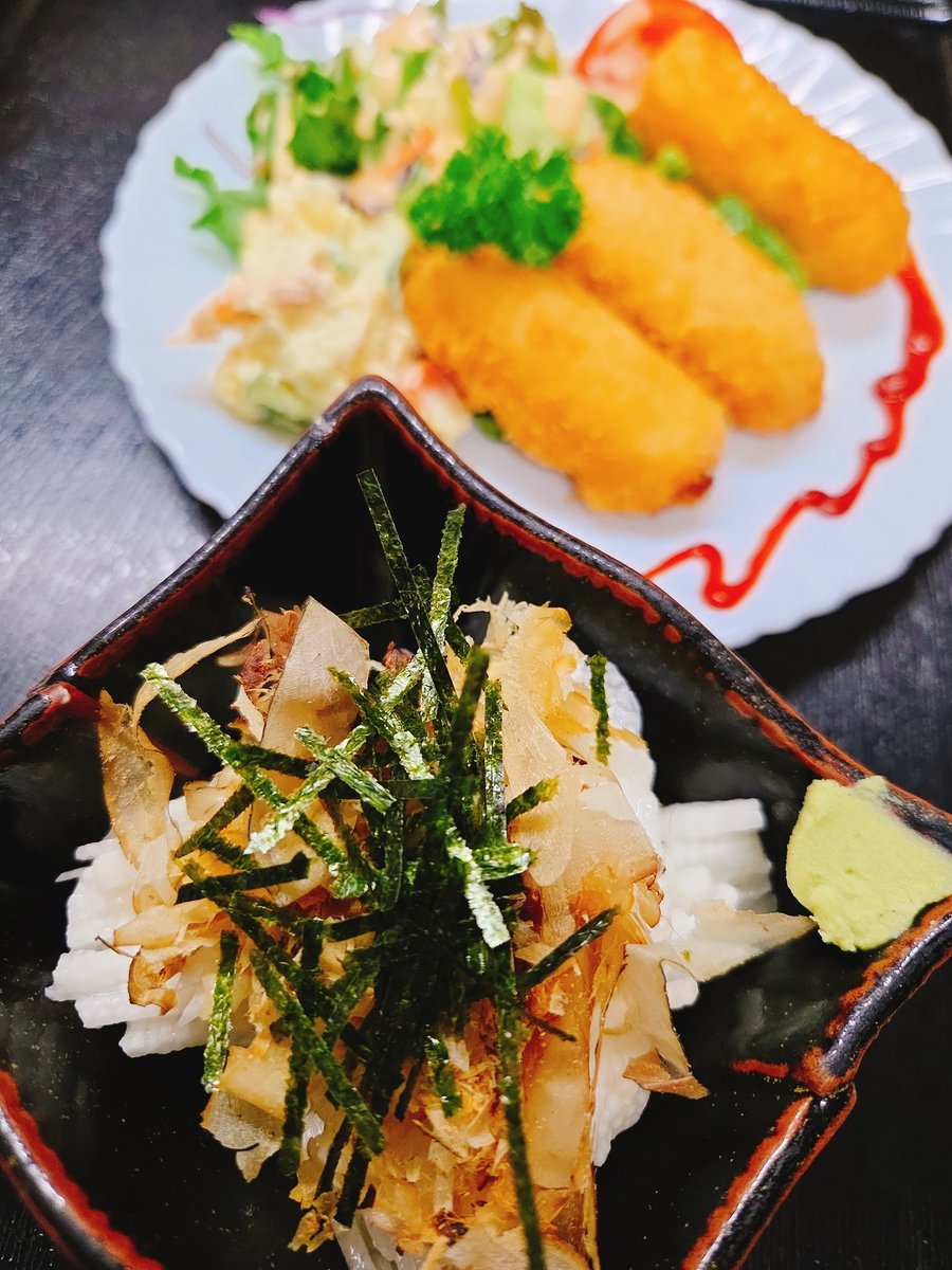 FUJIMACKEY's tweet photo. 【巻食なーーーーーう！】
今夜の巻食‥
還暦のお祝い🟥
団体さん🍺あり
ご夫婦しっぽり🍺あり
お一人様多め～
オムライスやまき定
今夜のメインはお刺身
一品料理は
揚げ出し豆腐やつくね
山芋の千切りに
カニクリームコロッケなどなど
今夜も
ありがとうございました

#富士巻食堂
☎️0544ｰ24ｰ0823 https://t.co/7wr56vp5YI