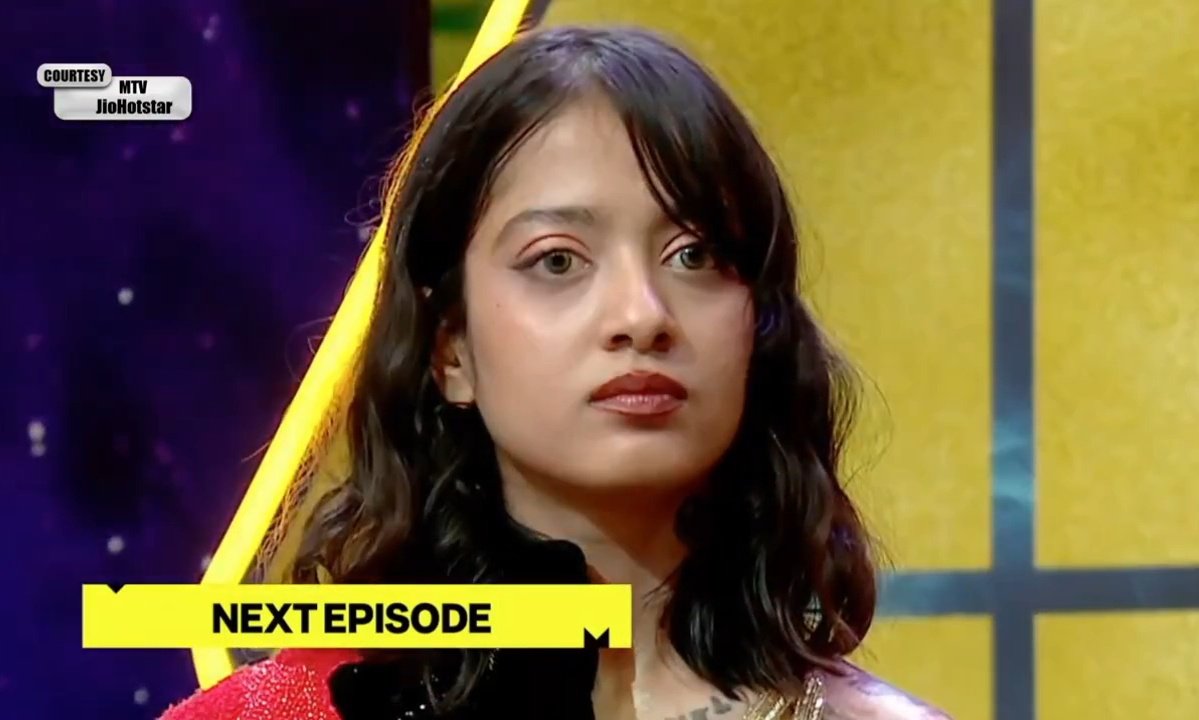 HujaifBelim's tweet photo. One girl is standing strong even after going through so much pain while the other is crying after getting exposed for fooling everyone.
Stay strong Ruru...💗🫂
#SplitsvillaX6 #RuruThakur https://t.co/xzKxANric3