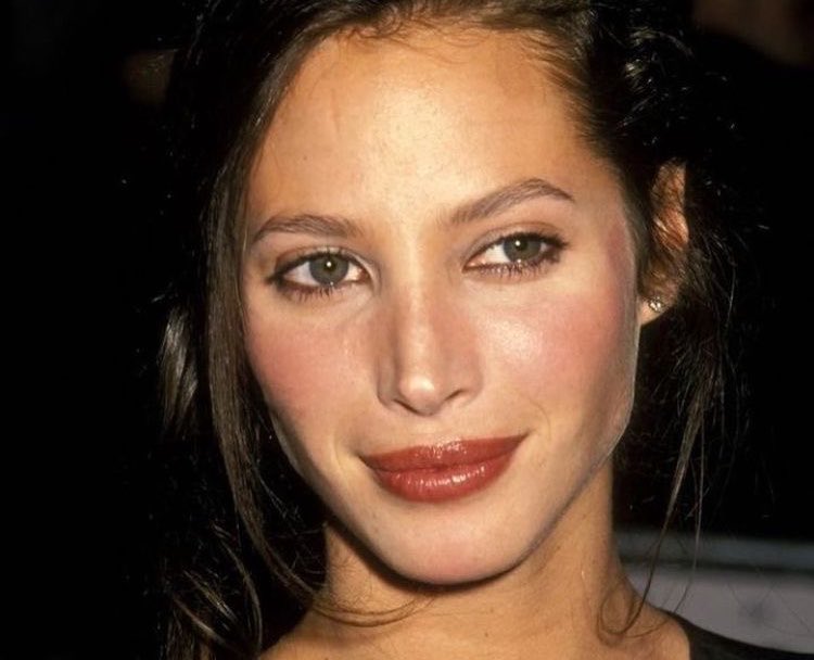 jiaa_xo's tweet photo. Christy Turlington, my forever favourite 90s makeup inspiration https://t.co/d7RdyWH1jo