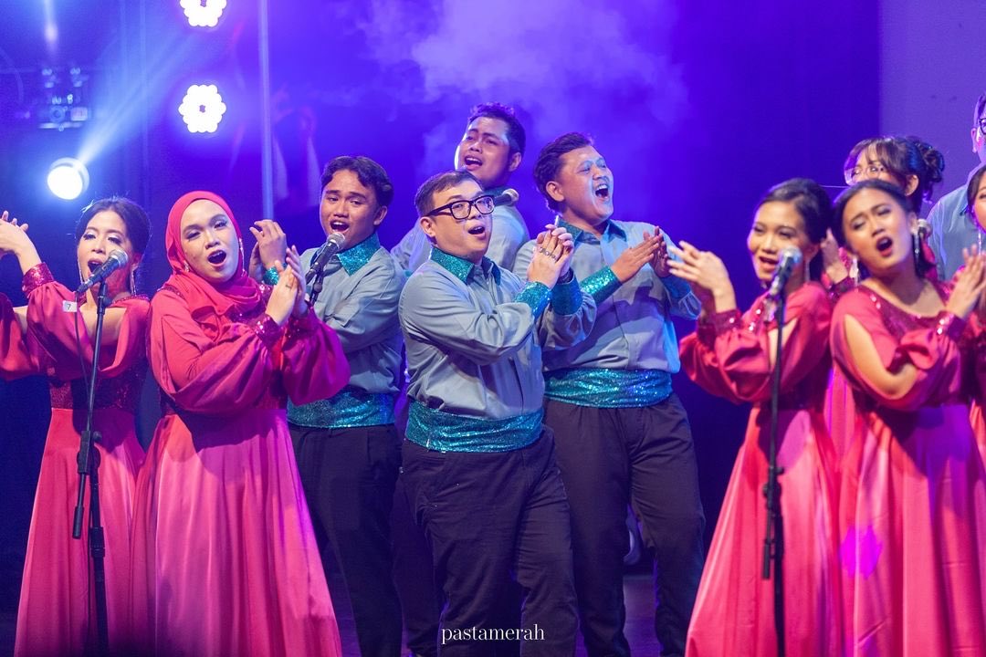 anggalics's tweet photo. Djakarta Stage Lighting https://t.co/Ut77vGy6OJ