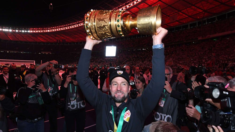 LeonVfB__'s tweet photo. - auf Platz 18 übernommen
- Relegation gegen HSV Gewonnen
- Vizemeister mit Vereins-Rekordpunktzahl geworden    -> CL einzug
- Pokal geholt -> EL einzug
- erneuter CL einzug als 4. in der Bundesliga

Dieser Mann führt uns noch rt zu einer Meisterschaft https://t.co/PehoNPdzNX