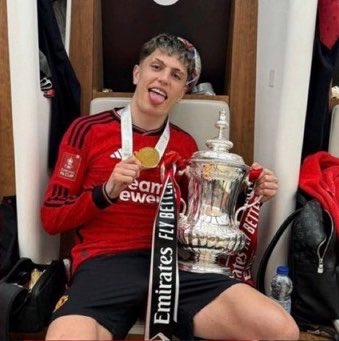 Mbahdeyforyou's tweet photo. Garnacho in Man United  vs.    in Chelsea https://t.co/cW0iPSdqxd