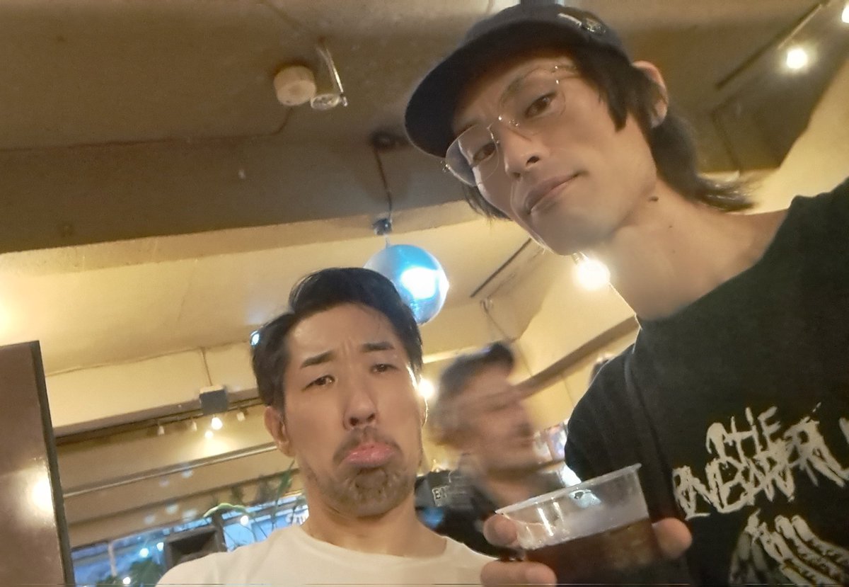 da_4ta99412's tweet photo. 2026/5/16
この日は見たいライブが被りまくってたけど、NEOTENY 時代に来日サポートしたBOXTHE COMPASSの20年以上ぶりのライブへ
ENDZWECKの上杉君、NEOTENYの元メンバー、当時やたら対バンしてた仲間にも会えて最高でした!
@boxthecompass
@endzweckjp
@mynameis_2004
#neoteny https://t.co/gcPnZ995xc