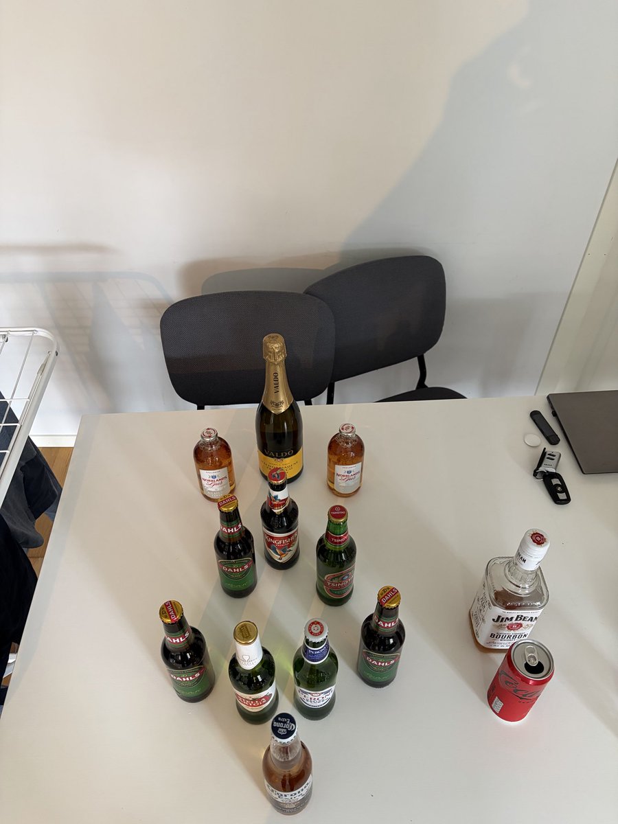 larselveli's tweet photo. Foreløpig 11’er for imorgen. Jim Beam og Cola er en potensiell game changer, men jeg tror ikke jeg tør å starte med de. Åpen for innspill  @Tjaernas @emalmas @olesoo https://t.co/MTh9taUfev