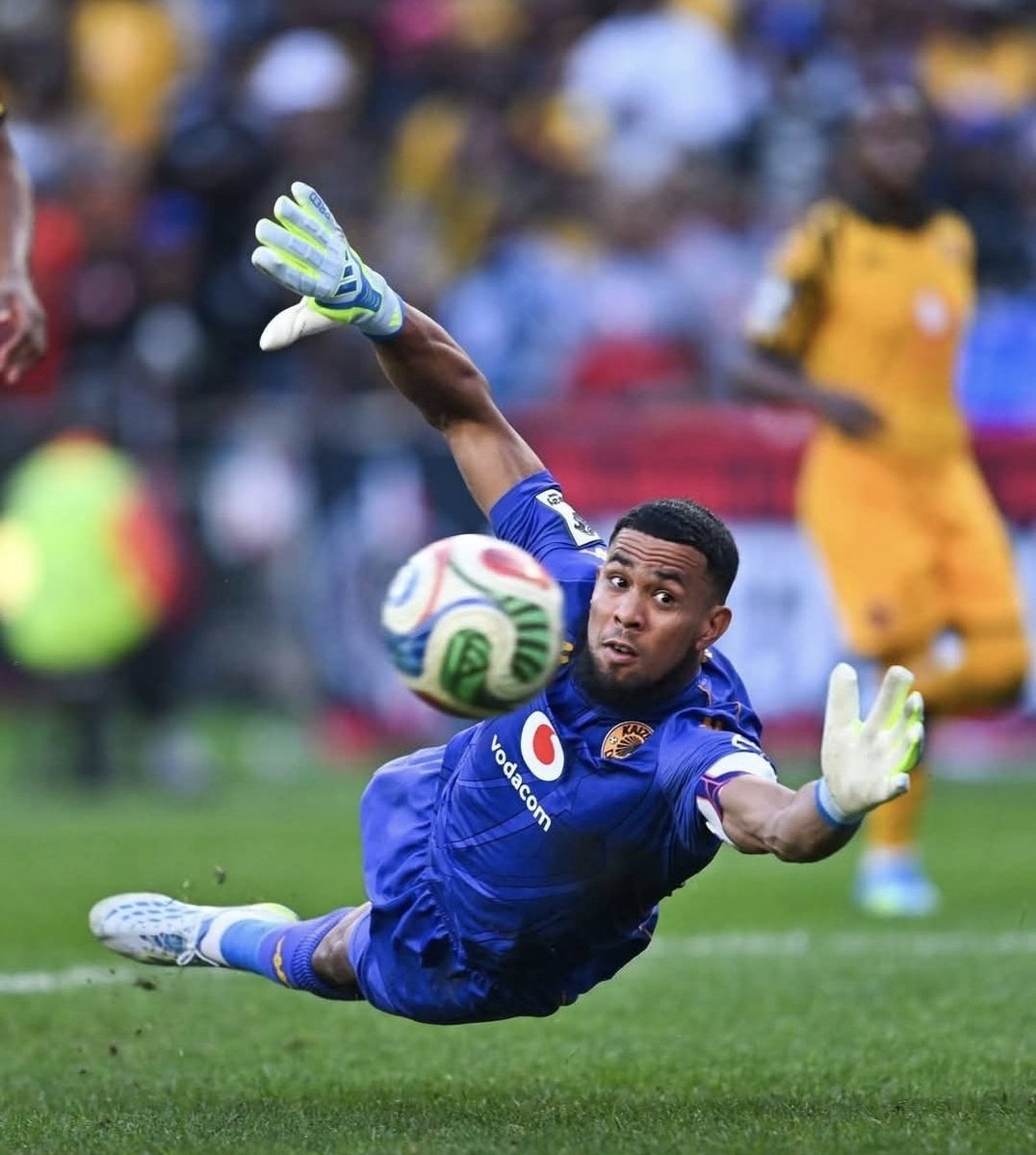 juca_siyabulela's tweet photo. I don't care who say what, Brandon Peterson is currently the best goalkeeper in the country. He should be in the world cup sqaud and he should be our number 1 in the world cup. 
#AmakhosiForLife 
#Amakhosi4Life 
#PitsoMosimaneToKaizerChiefs https://t.co/cOYKhGRbCw
