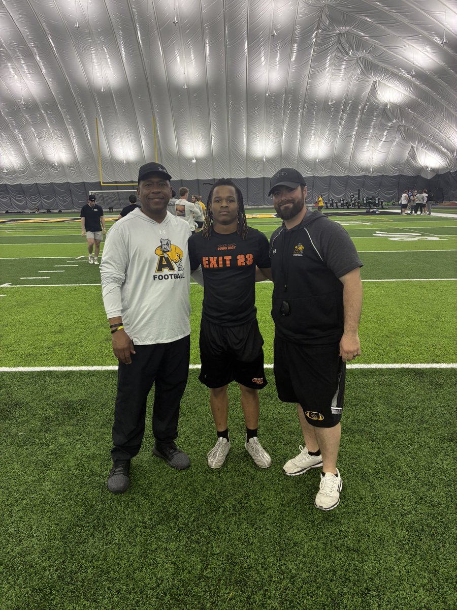 Darius wallace tweet media