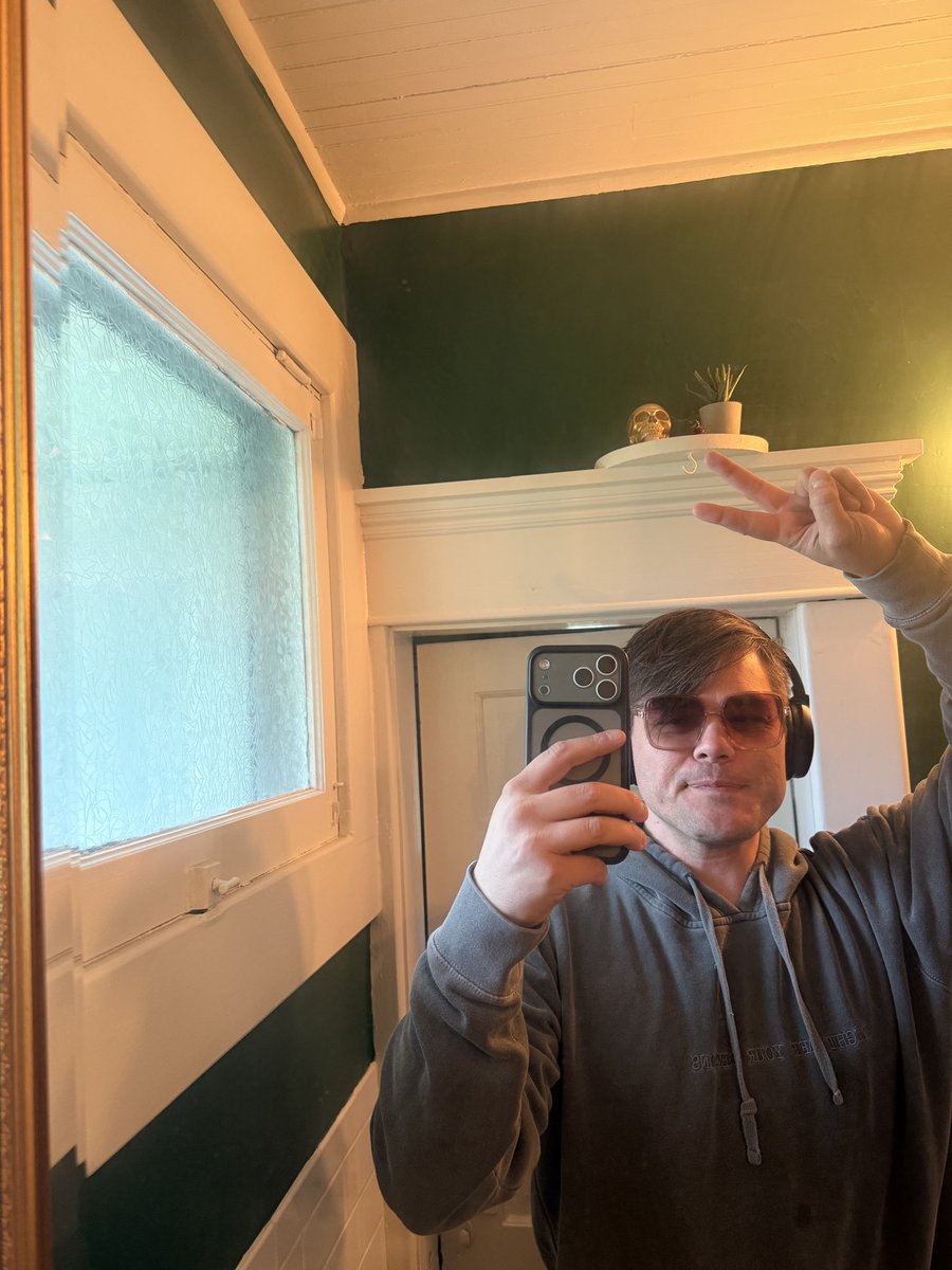 Mr. Vibes tweet media