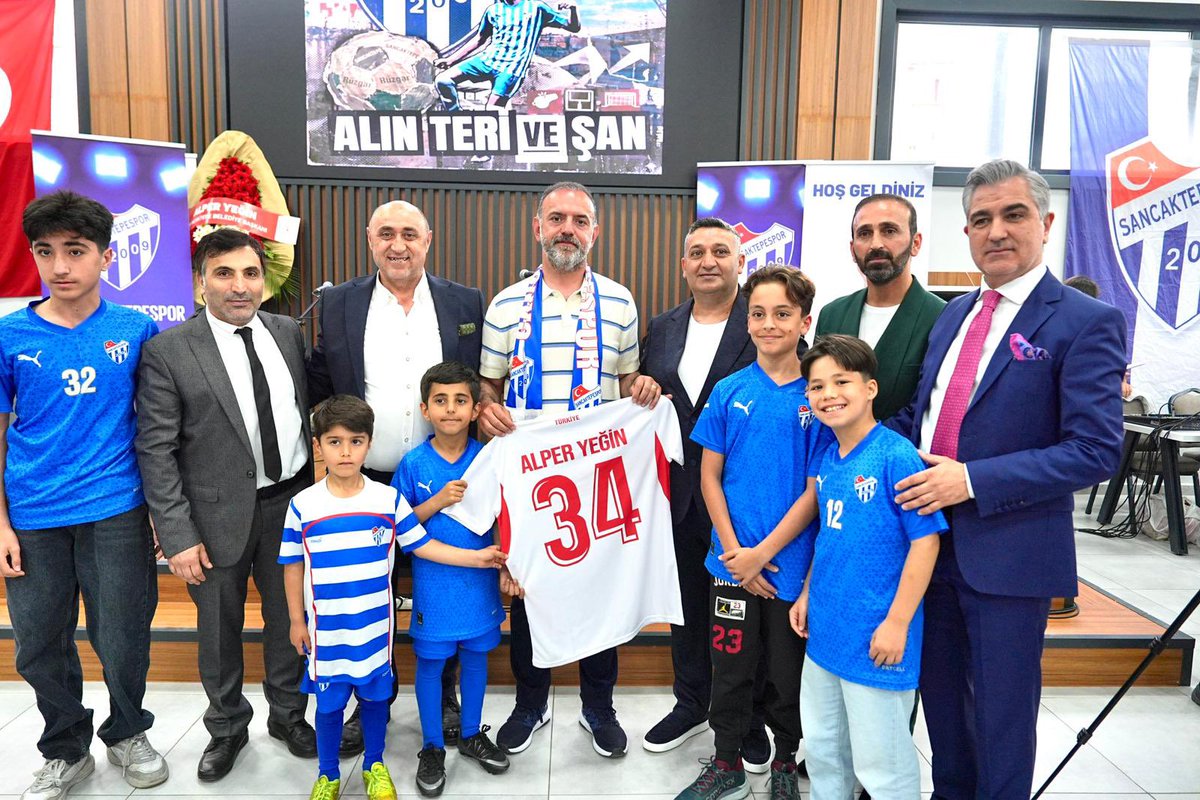 alperyegin_'s tweet photo. Sancaktepe Spor’un şampiyonluk gecesinde sporcularımız, teknik ekibimiz ve kıymetli misafirlerimizle bir araya gelmekten büyük mutluluk duydum. 🏆

Bu gururu ilçemize yaşatan tüm sporcularımızı ve emeği geçen herkesi gönülden tebrik ediyor, başarılarının devamını diliyorum. https://t.co/XHKh9xHCIF