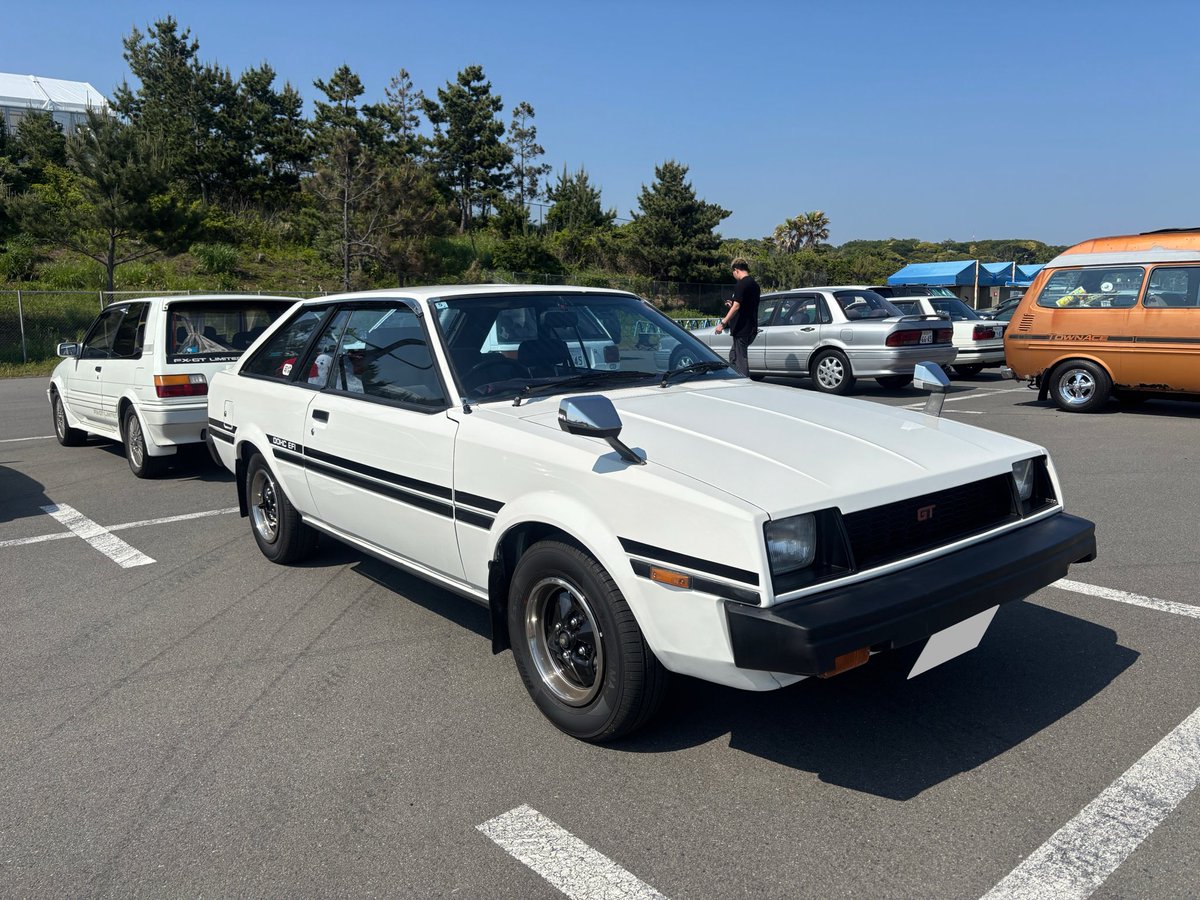 hareku_mozo's tweet photo. 大磯ロングビーチにて
おしゃれなイベント エモい車沢山
愛車のフォトスポットを用意してくれるのはとても嬉しい☺️

#romanticcars #ロマンティックカーズ https://t.co/ZyQDNGvq35