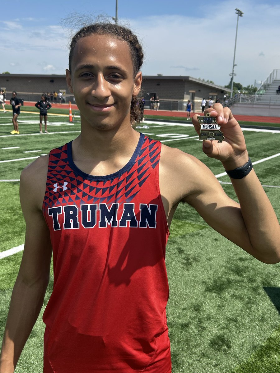 TrumanPatsTF's tweet photo. DISTRICT CHAMPION ALERT
Senior Kylan Bolin is moving on to Sectionals after taking first in the 110m hurdles at the Class 5 District 7 meet.

Huge PR as he runs a 14.92 to win a tough race. https://t.co/a57svk8tOp