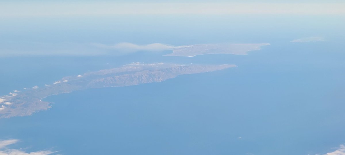 SoCalFlyer97's tweet photo. Aboard Southwest Flight #WN3118 now and spotted #SantaRosaIslandFire #FordFire at Channel Islands National Park. Stay safe! Video footage to follow. https://t.co/Oh6vHUw1aH