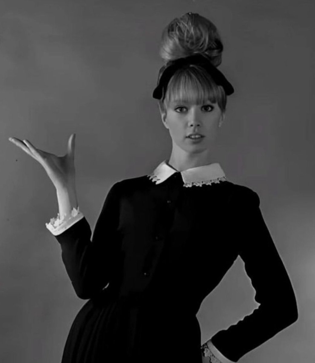 pattie boyd thinker 💭 tweet media