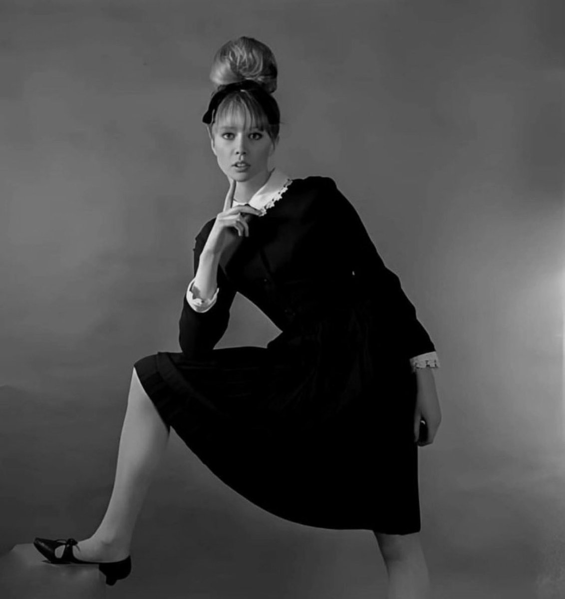 pattie boyd thinker 💭 tweet media
