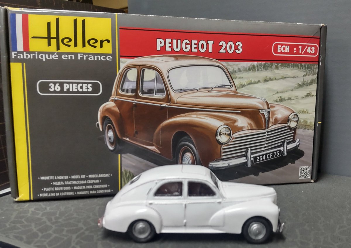 プジョー203とフランスの古民家 値下げ不可 peugeot 203 #Heller 1/43 #GreenEnthusiastGroup🍋‍🟩 #グリーン教団