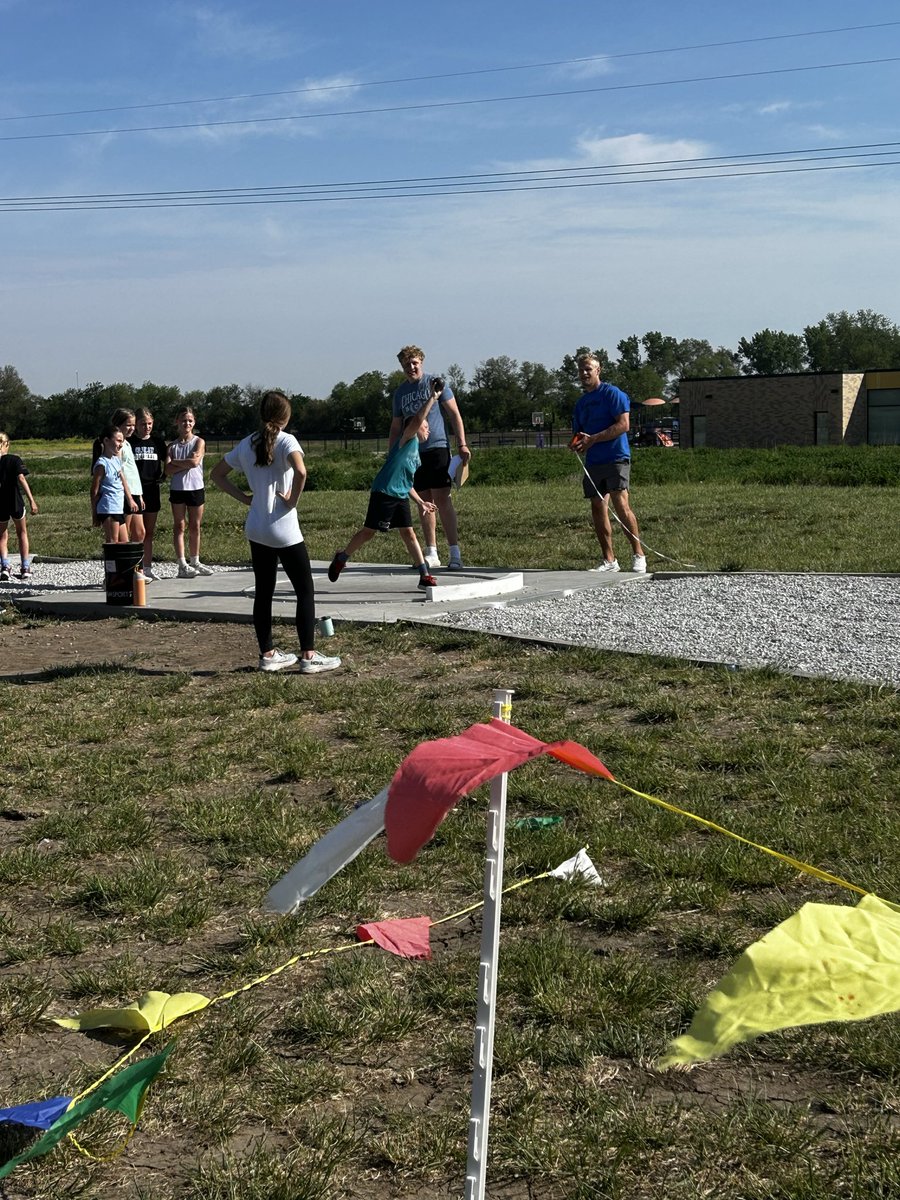 AG Track tweet media