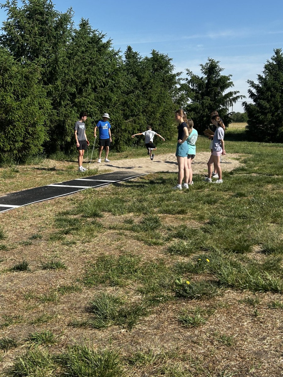 AG Track tweet media