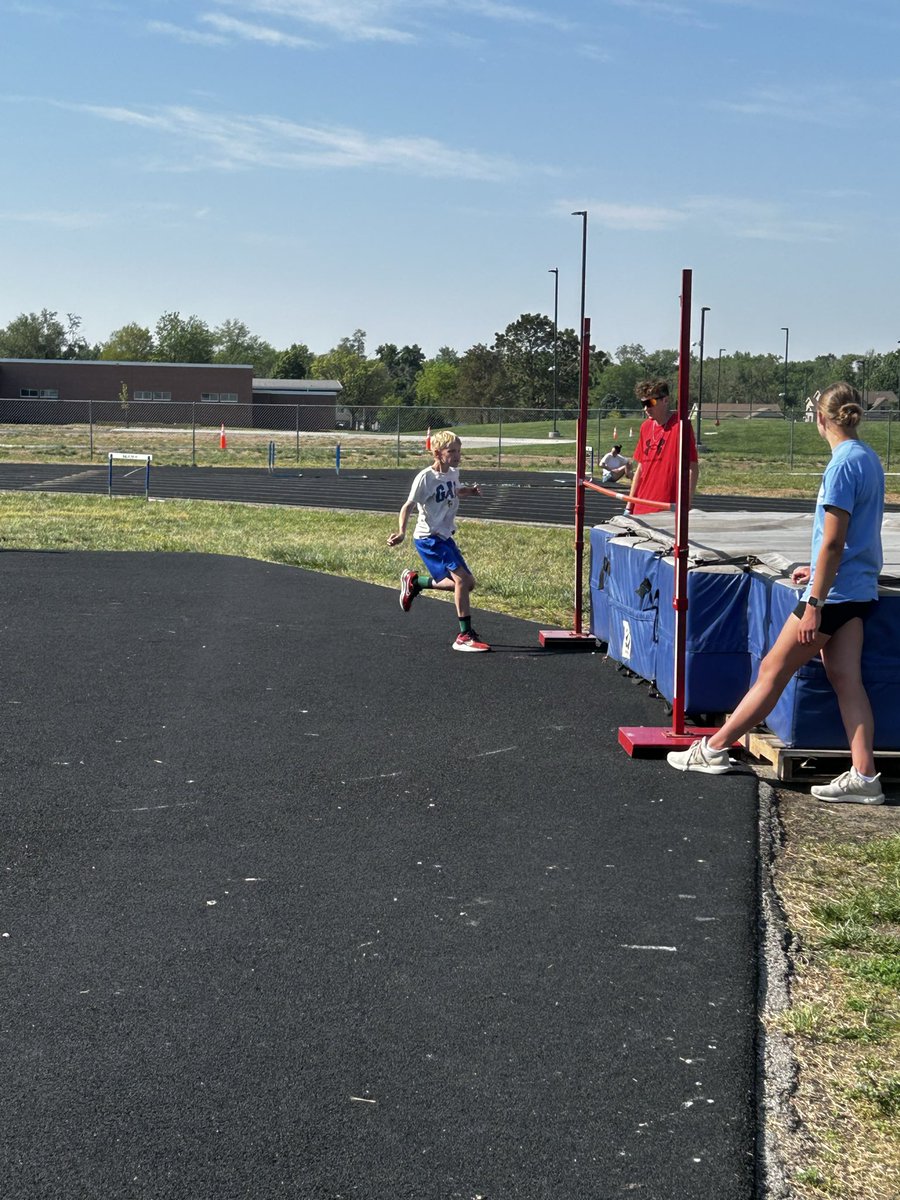 AG Track tweet media