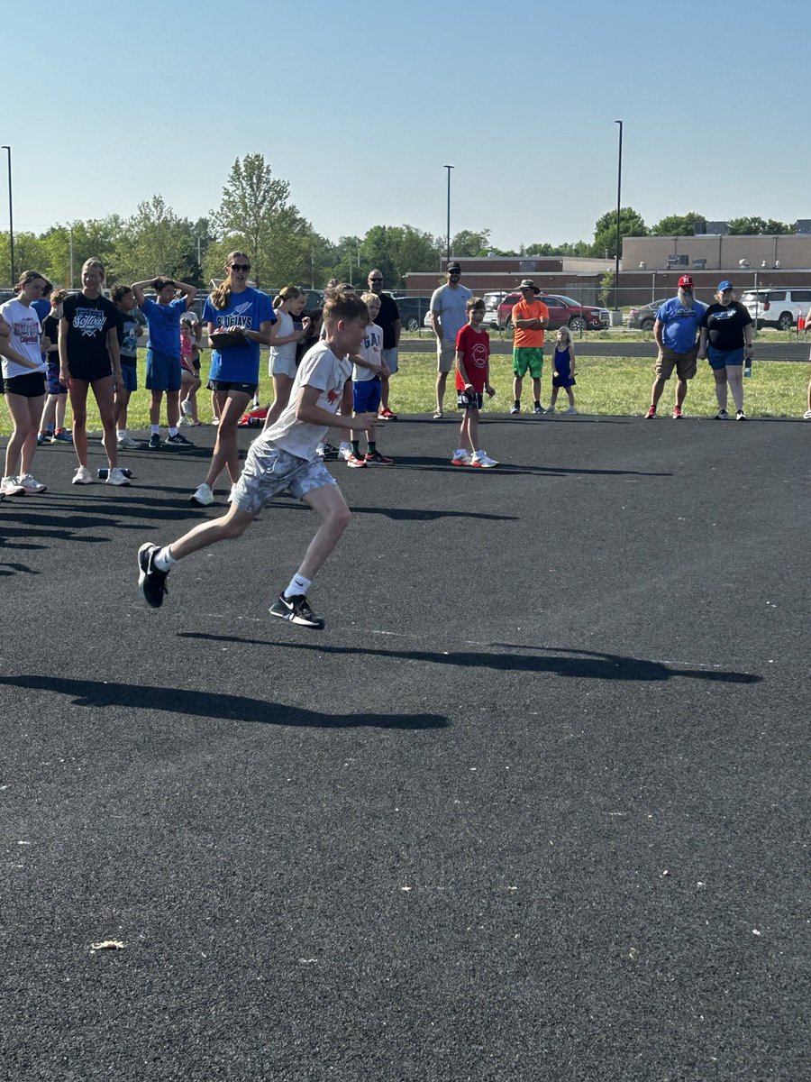 AG Track tweet media