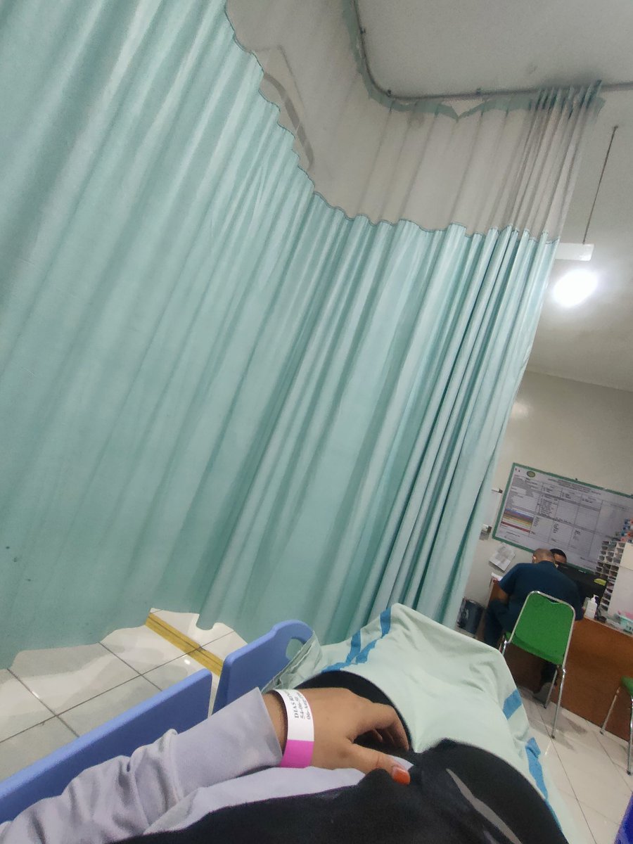 DiazRindang's tweet photo. 2x masuk IGD dalam 3hari 😓 https://t.co/0ksDY0YtVv