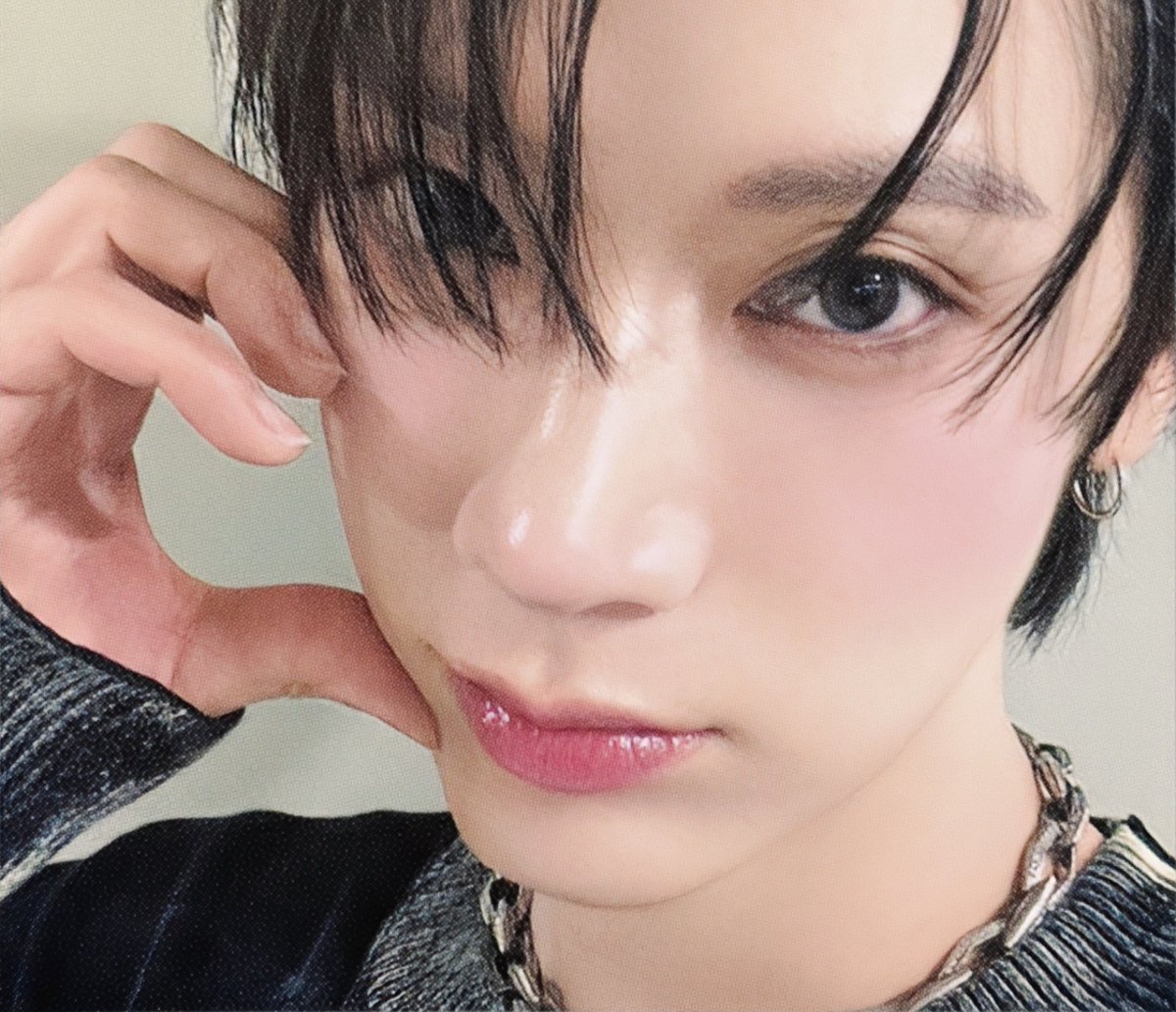 ✳︎ honeyten tweet media
