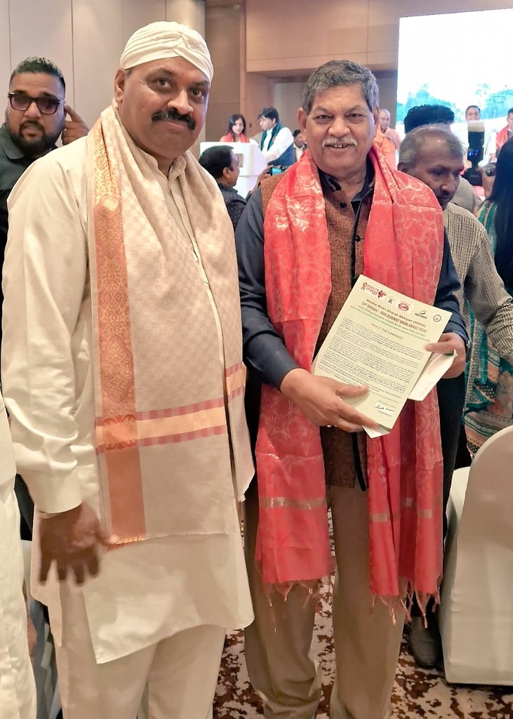 DrVijayTiwariJi's tweet photo. Met #KapilaJKumara Minister Counsellor @SLinIndia Director #Japanfoundation @JapanAmbIndia
Counsellor @MOFA_Taiwan
General Secretary #KridaBharati @RSSorg at #SanataniGanga Program 

#IECSME_KamdhenuChair

#HappyWorldWithNewMedia 

@rashtrapatibhvn

https://t.co/Ds32bJoGGZ 
@ANI https://t.co/z0DOdu2kDf