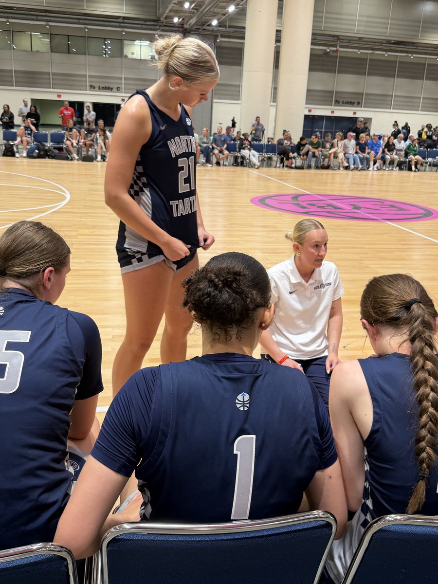NorthTartan's tweet photo. 16’s getting early start! 7-0 working on 8-0 with strong 1st half ! Came to compete @NikeGirlsEYBL https://t.co/N2iKljmQjN