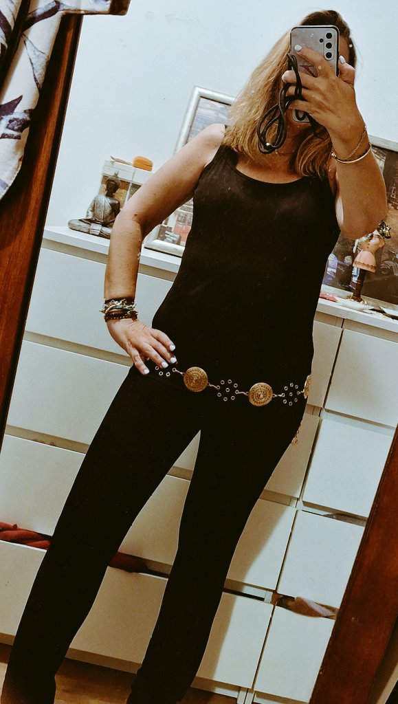 PrincessDeLaK's tweet photo. Nit de noies... https://t.co/Pb9Bf5cr2M