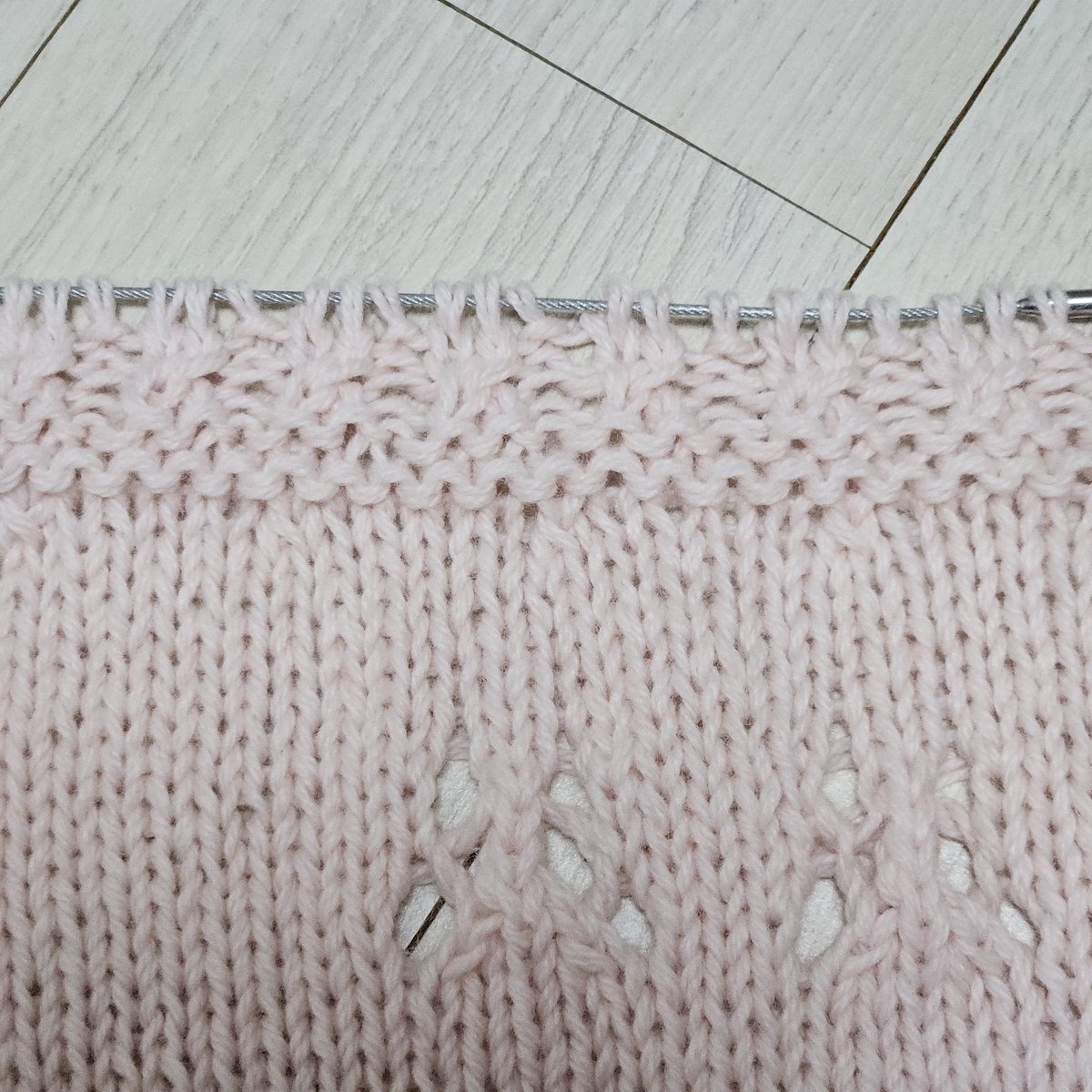 KnittingBAM's tweet photo. 오랜만에 시간나서 뜨개

체리밤 꽈배기 고무단에 입성했다는 소식 https://t.co/BtvzMy7PXJ