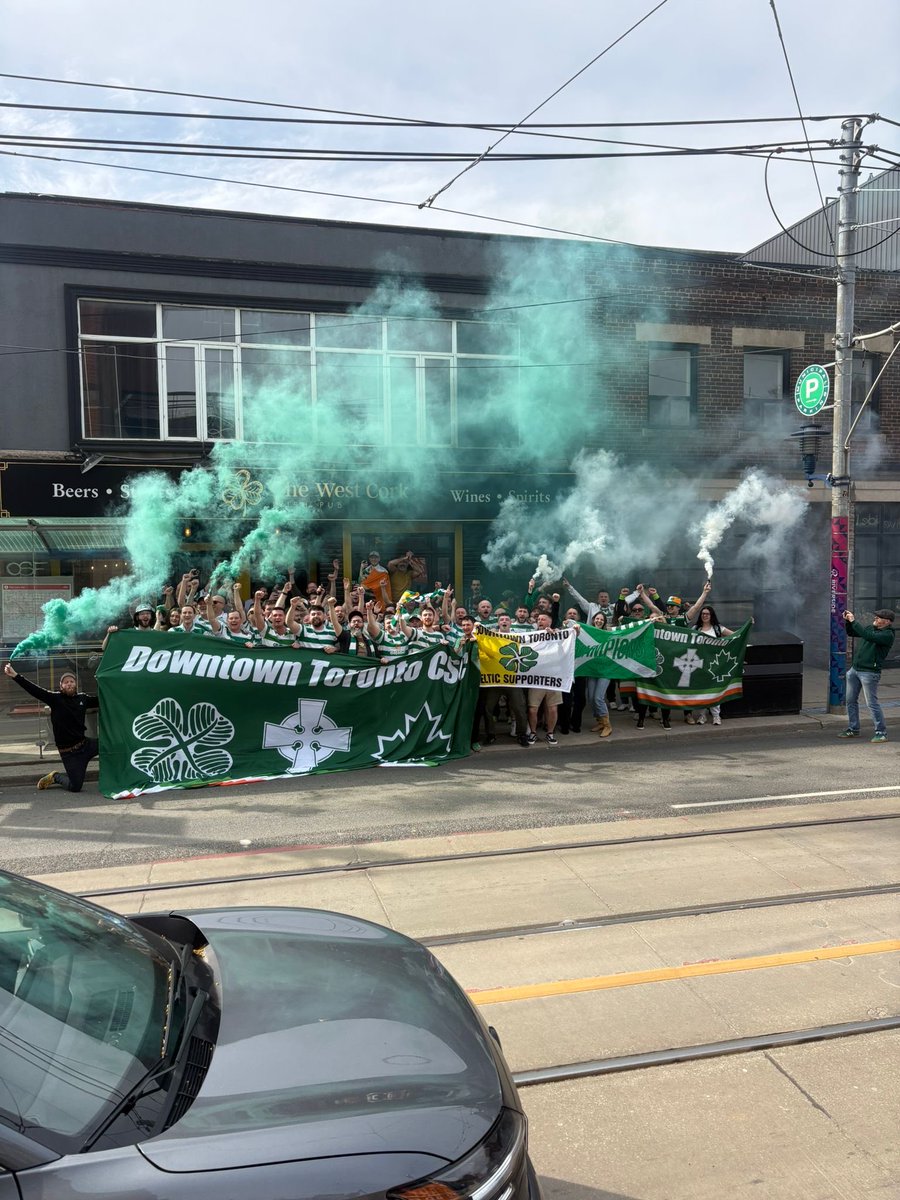 chackens's tweet photo. What a team , what a club 🍀 https://t.co/wnppQhNi6d