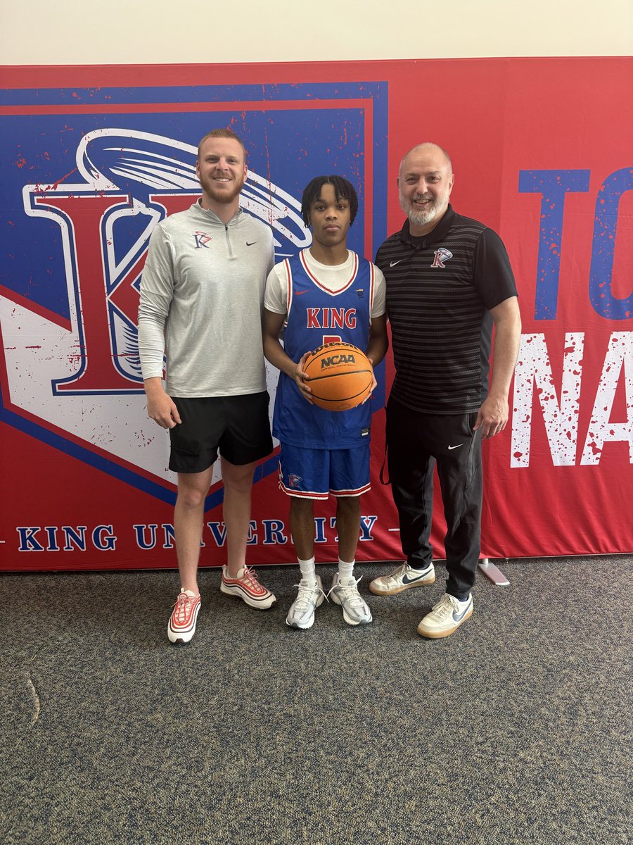 yxngDaw1024's tweet photo. After a great conversation with @CoachJMGillespi blessed to receive my first offer @KingU_mbb https://t.co/qDjDnpms6E