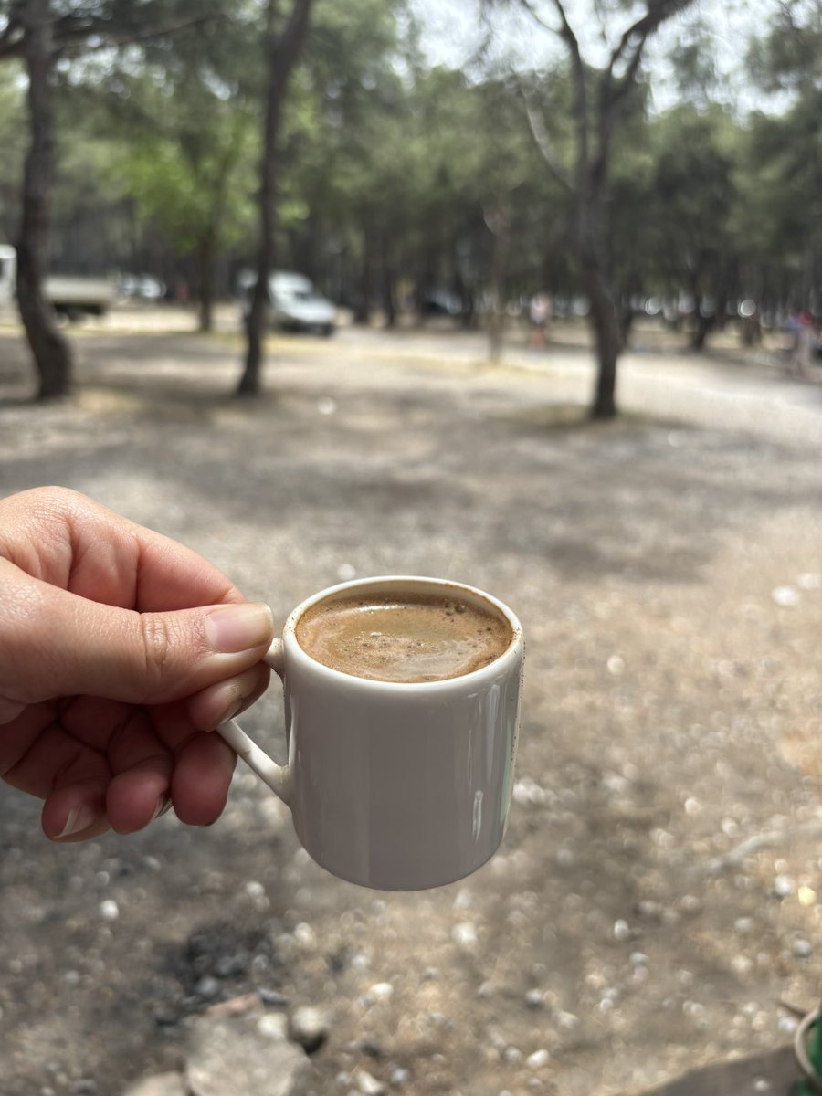 ozge695's tweet photo. Gün��n en güzel motivasyonu 
#kahve #yağmur 🌧️ ☕️ https://t.co/BKHlzzKepl