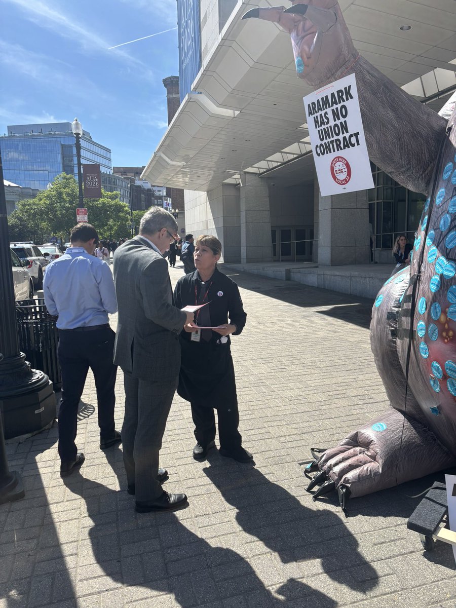unitehere23's tweet photo. ARAMARK HAS NO UNION CONTRACT!

Workers at the Washington Convention Center leafleted guests of the #AUA26 Conference to share what we're fighting for (🧵 Check thread) https://t.co/q6By7l2Gie