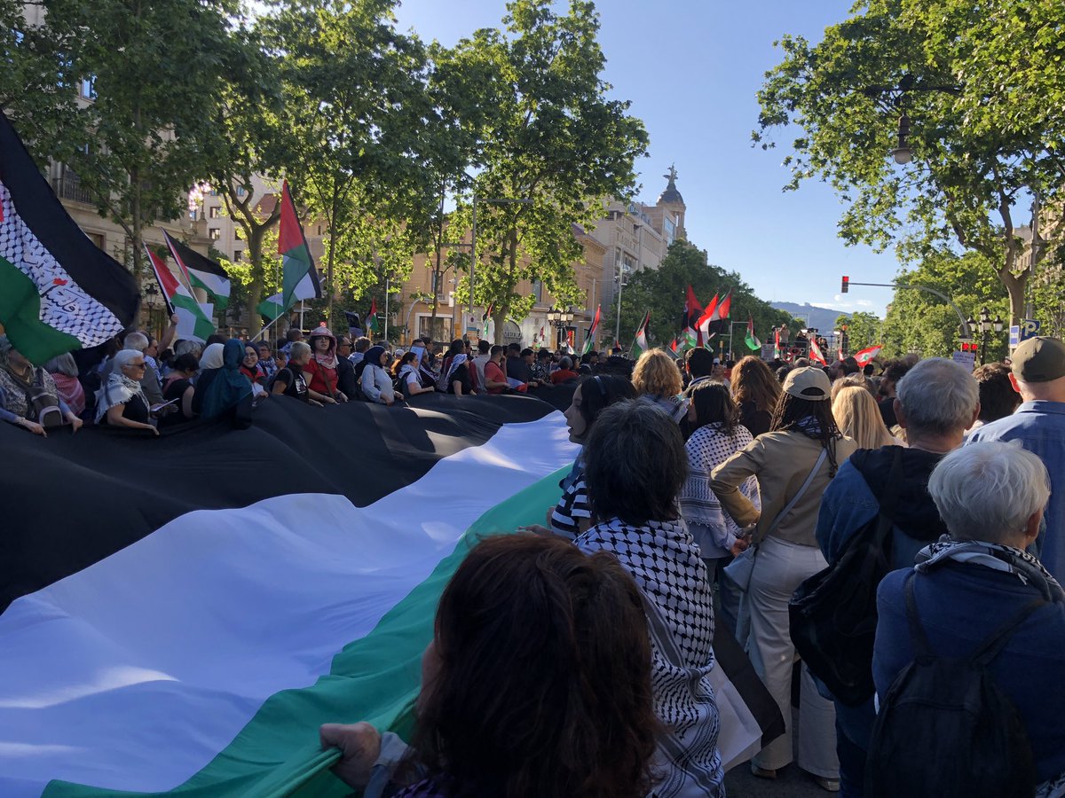 mvidal80's tweet photo. En l'aniversari de la Nakba Barcelona torna a cridar contra l'horror sionista. Mai ens quedarem callats davant d'un genocidi. Boicot Israel a tot arreu. https://t.co/l3ujJ7yoch