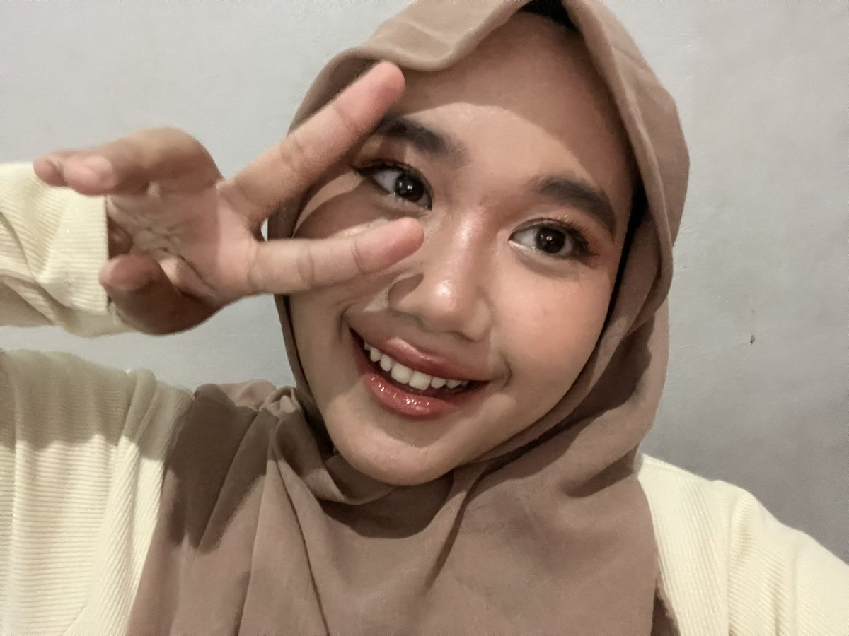 dhewyza's tweet photo. 4 dari ratusan fotooo make up gabut, kenapa sih make up gabut ga kemana2 selalu bagus hasilnya 😭👎🏻 https://t.co/WdHPoEVmWW